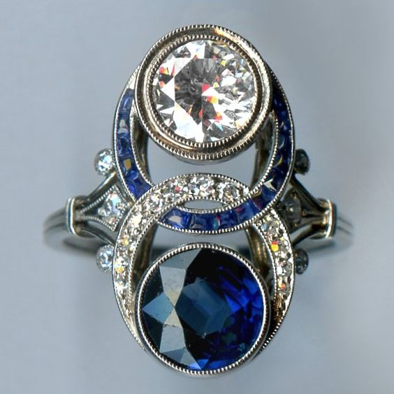 Vintage-Style Blue Crystal Knotted Ring