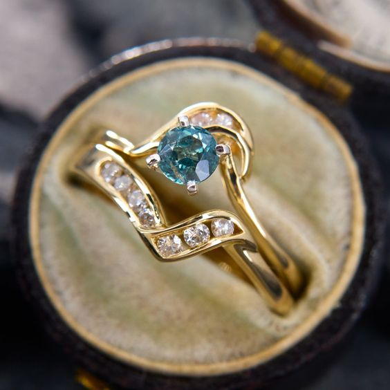 Vintage-Style Turquoise Crystal Gold-Tone Ring