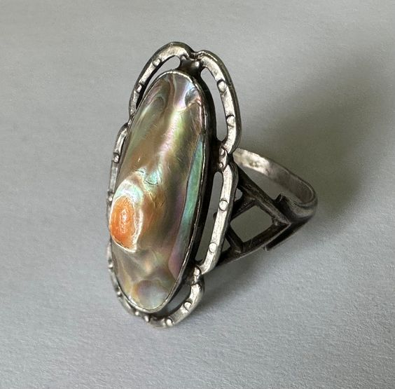 Vintage zilverkleurige ring met groene natuursteen