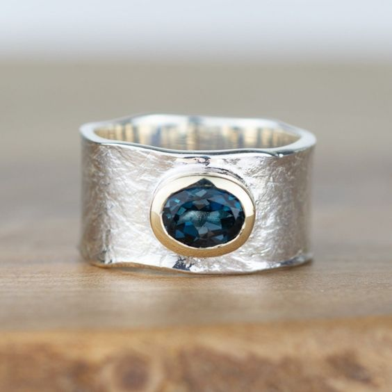 Vintage-Style Silver-Tone Inlaid Blue Stone Ring