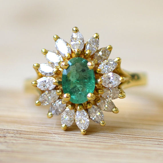 Vintage-Style Inlaid Green Glass Star Ring