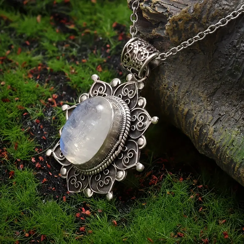 Vintage-Style Round Moonstone Necklace