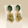 Geometrische oorhangers met groene steen