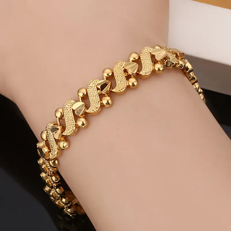 Goudkleurige grove schakelarmband met textuur