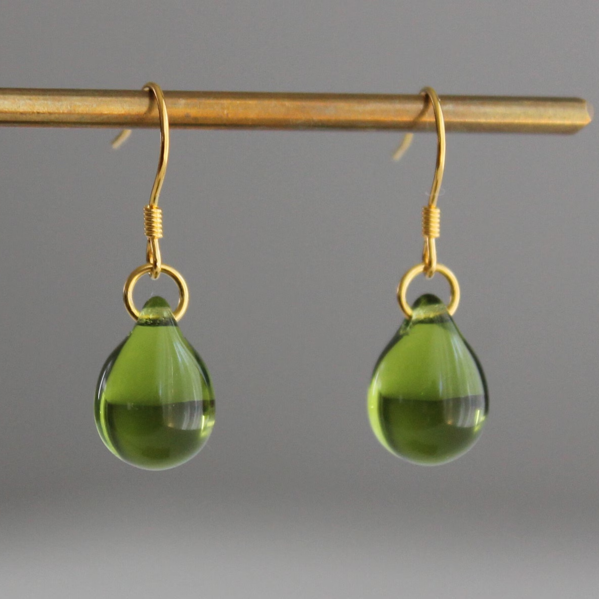Vintage-Style Bright Green Gold-Tone Drop Earrings