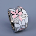 Margueritring i vintagestil med emalje