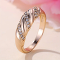 Gevlochten ring met rozenzirkonia