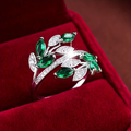 Bladring met groen kristal