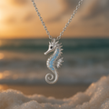 Zilverkleurige zeepaardjesketting met opaallook