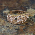 Vintage goudkleurige ring met bloemcluster van kristal