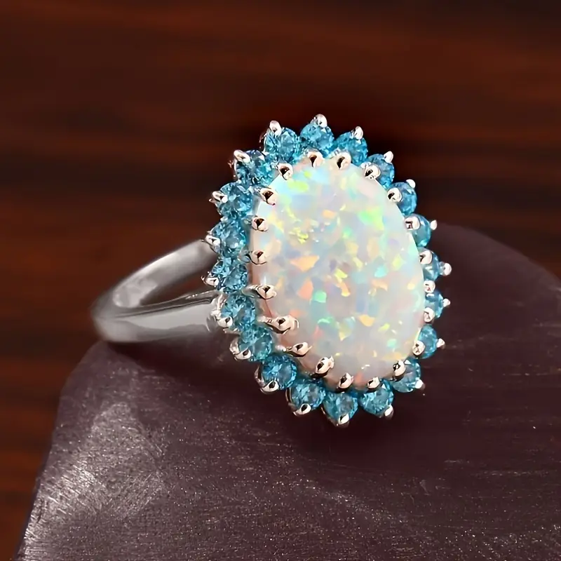 Ring met witte opaallook en blauw kristal