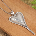 Zilverkleurige ketting met hartdruppel