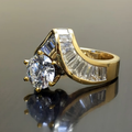 Goudkleurige golvende kristallijne ring