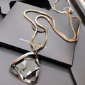 Goudkleurige ketting met kristalhanger