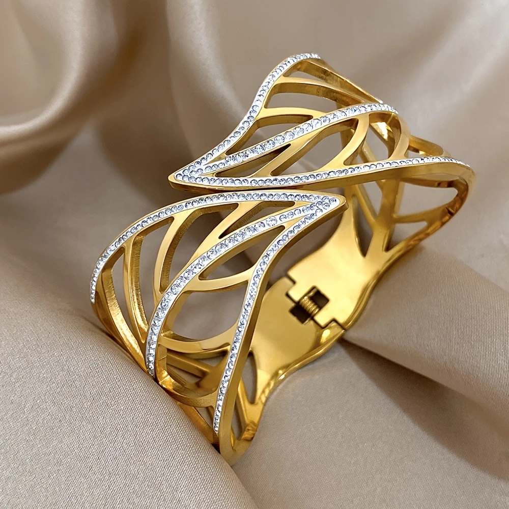 Pulseira Dourada Vazada e Cintilante