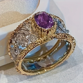 Stralende ring met kristallijne violette steen