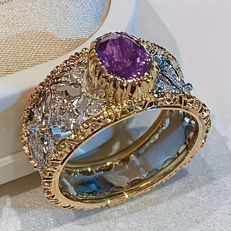 Stralende ring met kristallijne violette steen