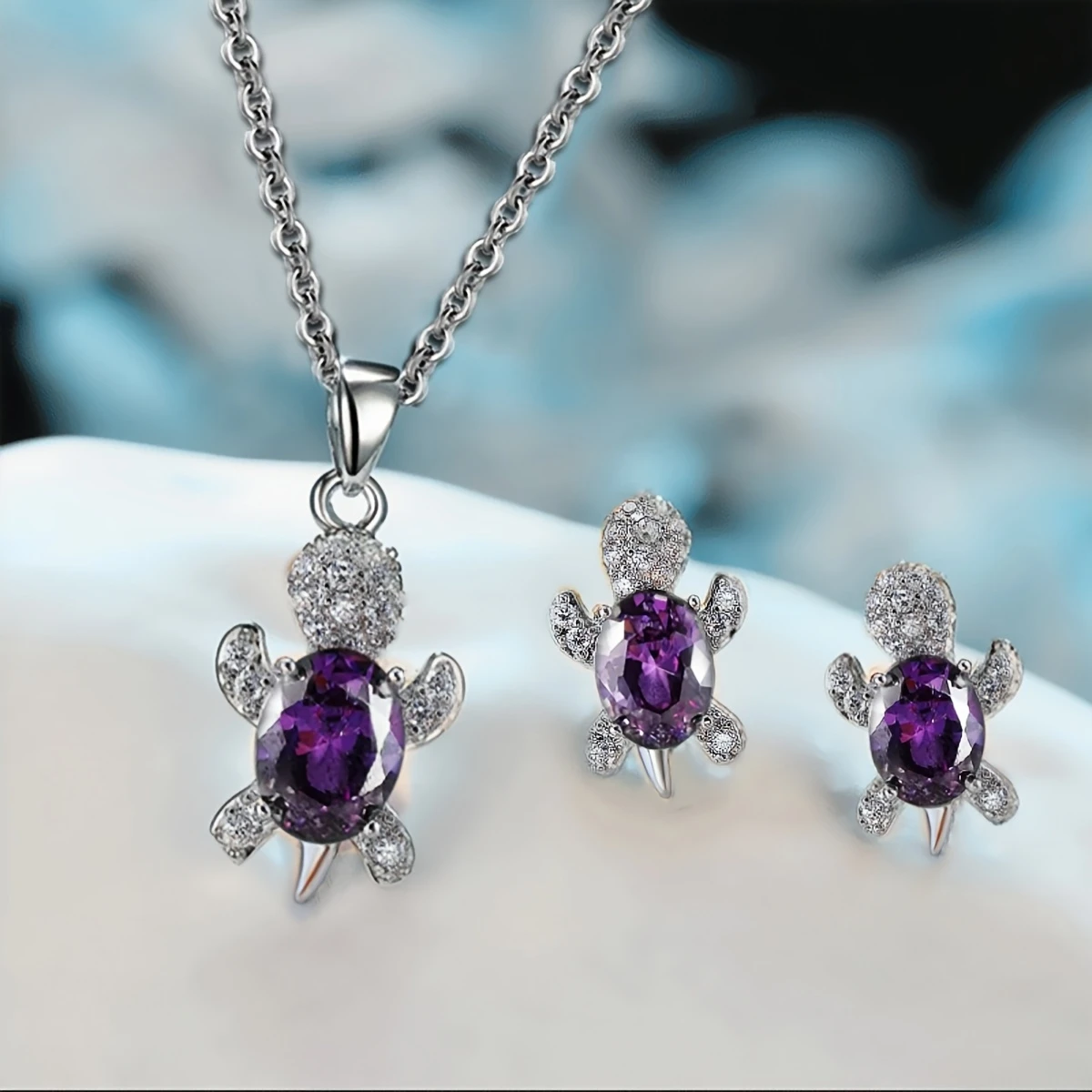Set van ketting en oorbellen met schildpad van paars kristal