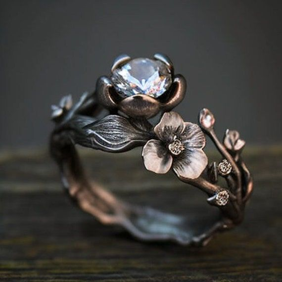 Zilverkleurige bloemenring met kristal en bladband
