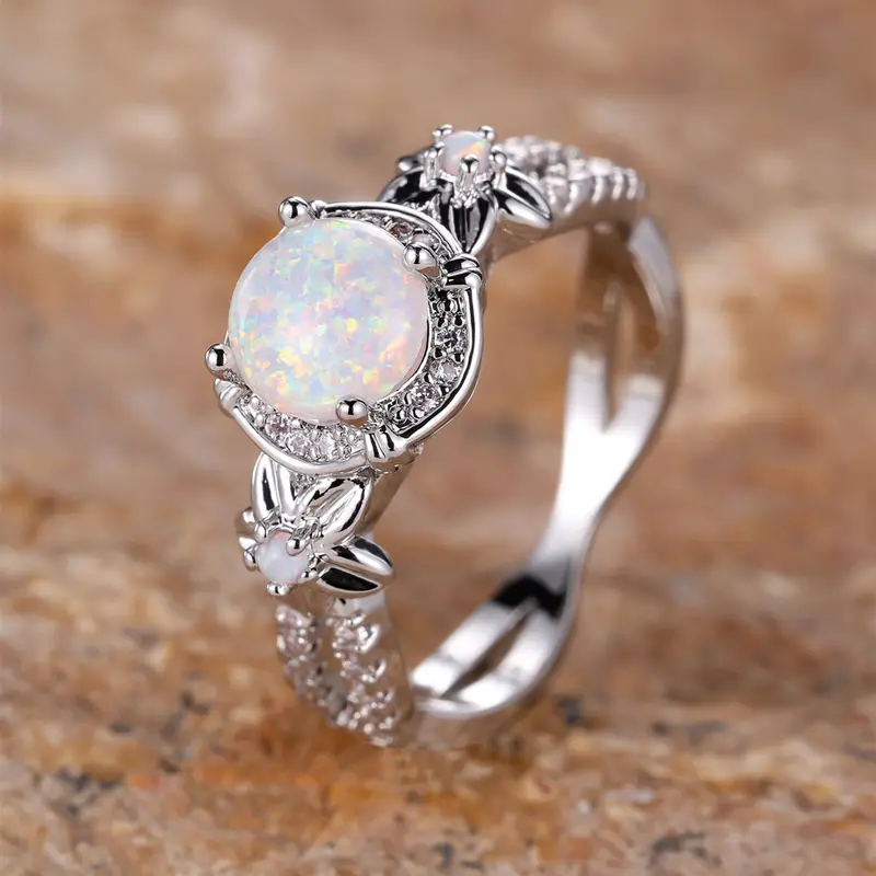 Ronde fonkelende ring met witte opaallook