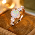Ronde ring met witte opaallook