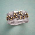 Zilverkleurige ring met goudkleurige kralen