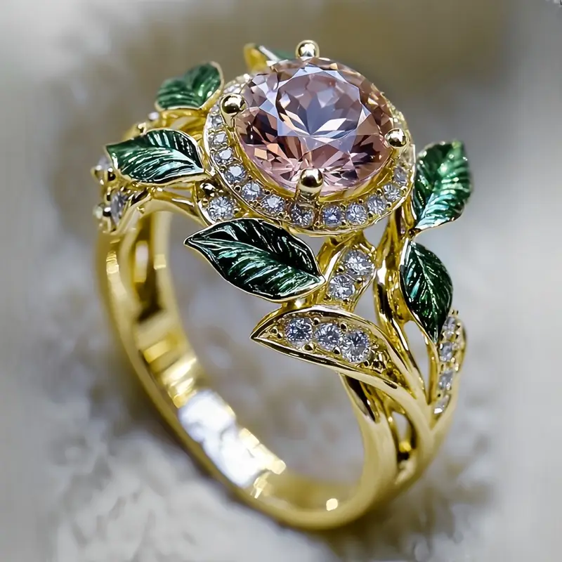 Goudkleurige bladring met groene en roze zirkonia