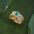 Glinsterende goudkleurige ring met smaragdlook