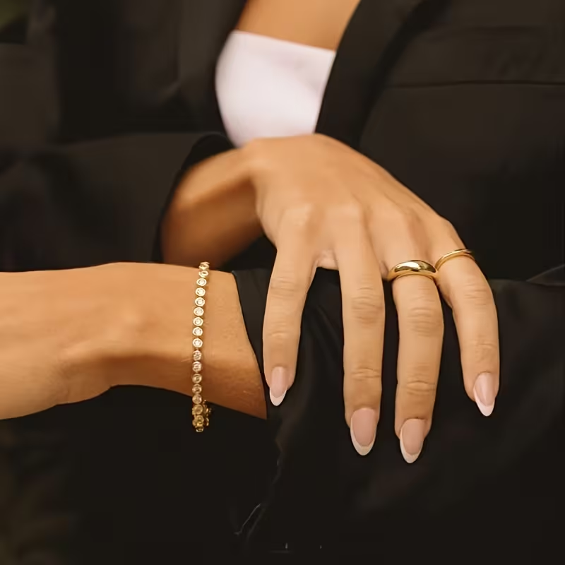 Goudkleurige armband met ronde kristallen
