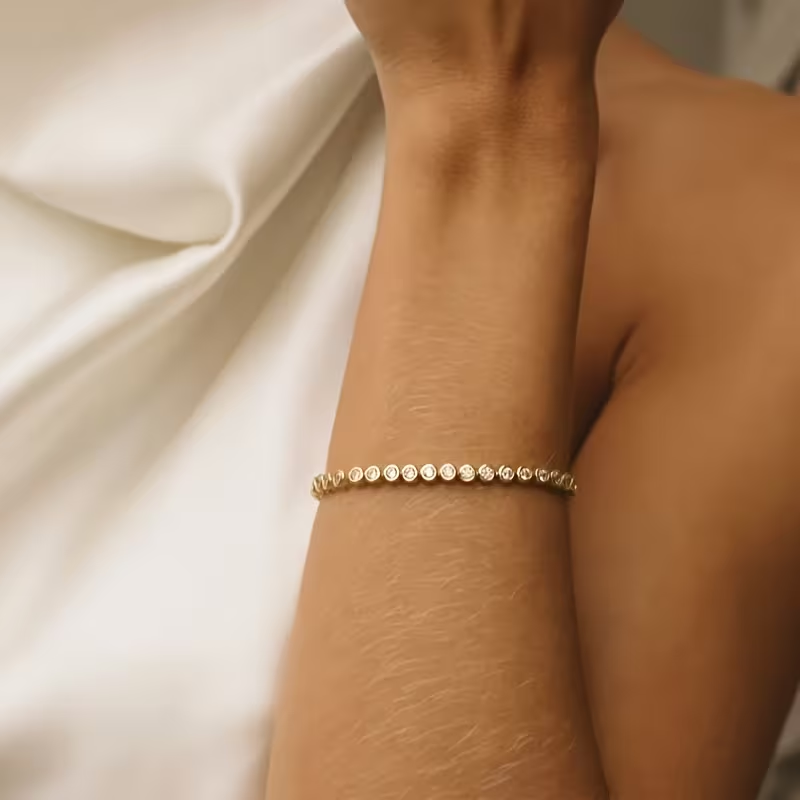 Goudkleurige armband met ronde kristallen