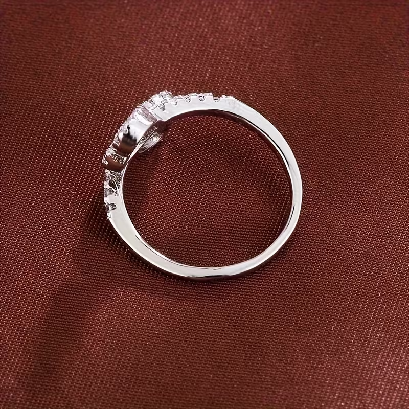 Adjustable Heart-Shaped Bright Ring