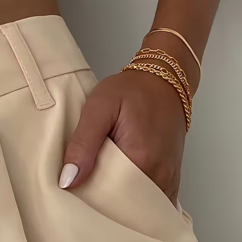 Goudkleurige tennisarmband met balletjesketting