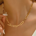 Goudkleurige ketting met clipschakels