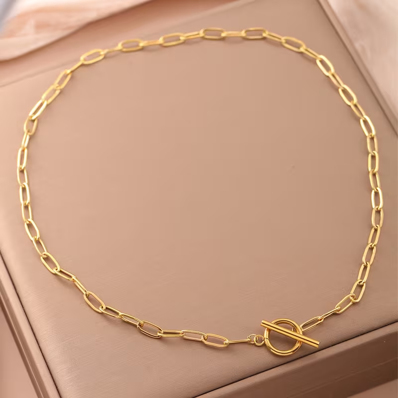 Goudkleurige ketting met clipschakels