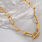 Goudkleurige ketting met clipschakels