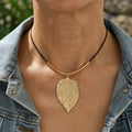 Goudkleurige choker met bladhanger