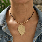Goudkleurige choker met bladhanger
