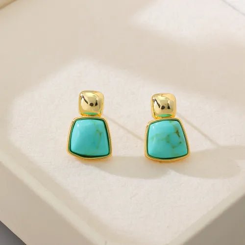 Goudkleurige oorknopjes met vierkante turquoise steen