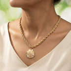 Ketting met ingelegde schelphanger