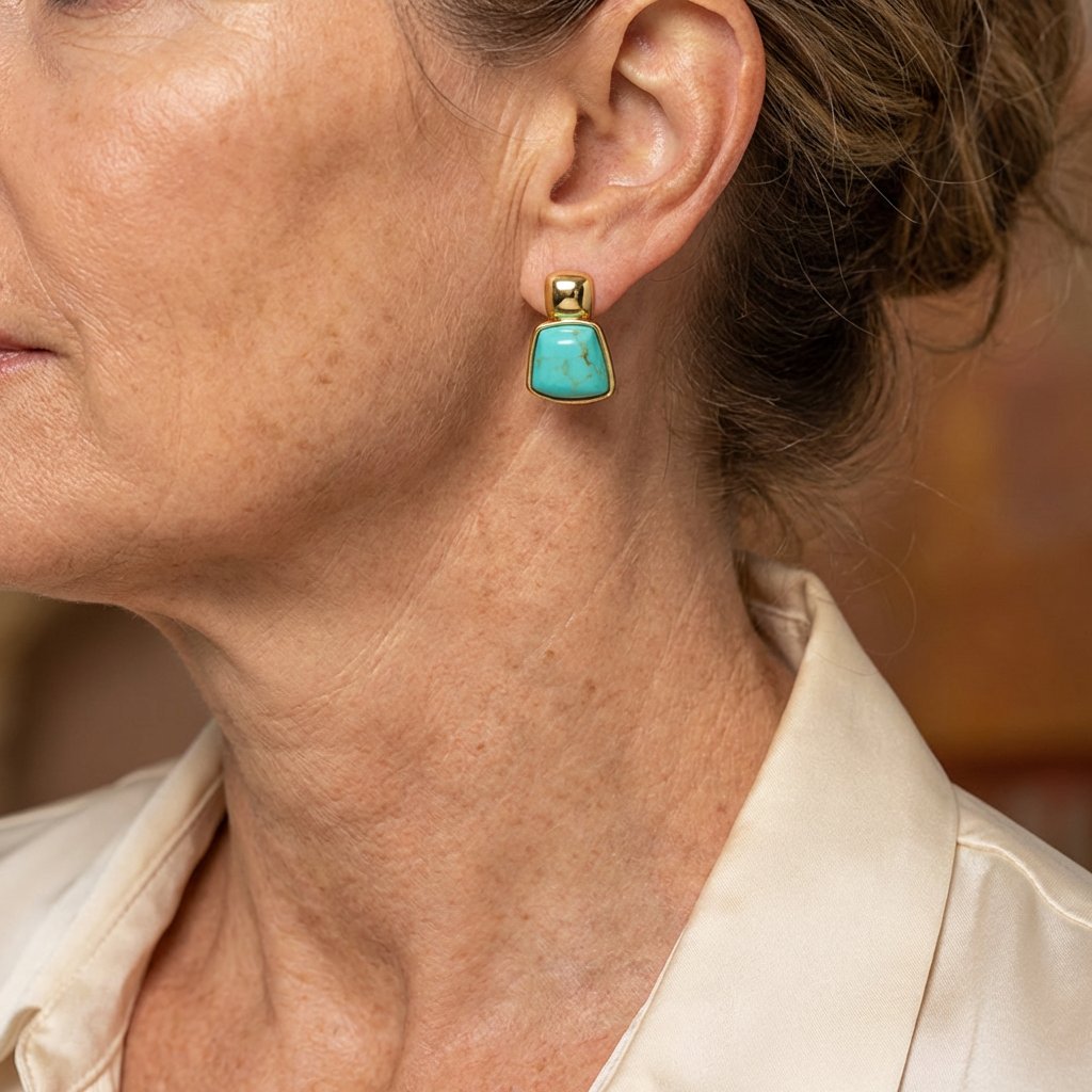 Goudkleurige oorknopjes met vierkante turquoise steen