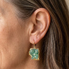 Oorbellen met ruwe groene aurakwarts-druzy
