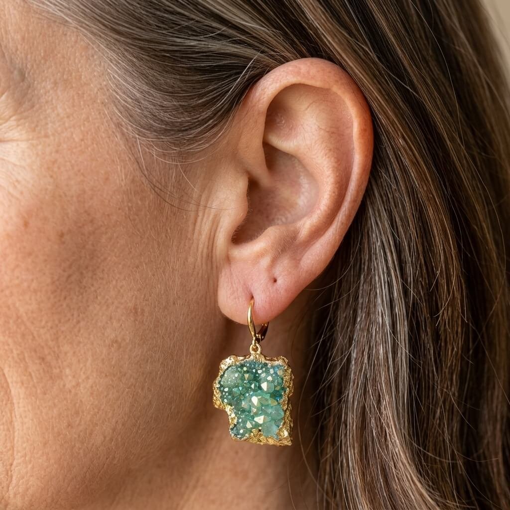 Oorbellen met ruwe groene aurakwarts-druzy