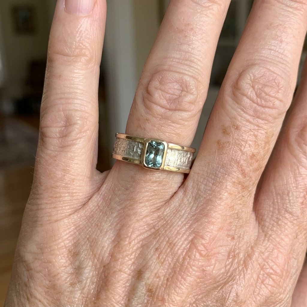 Vintage-Style Green Beryl-Look Gold-Tone Stainless Steel Ring