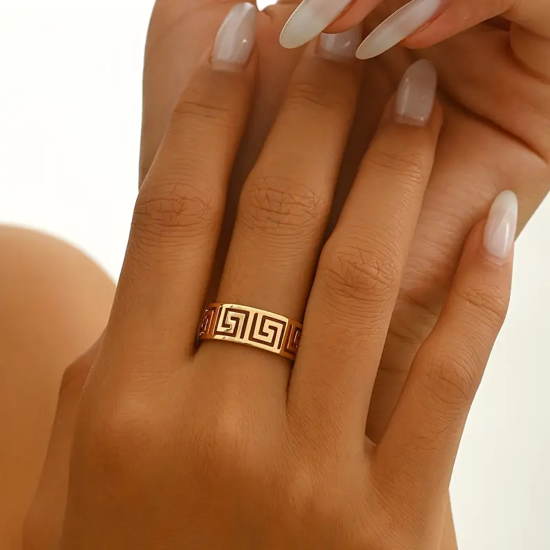 Vintage-Style Gold-Tone Hollow Spiral Ring