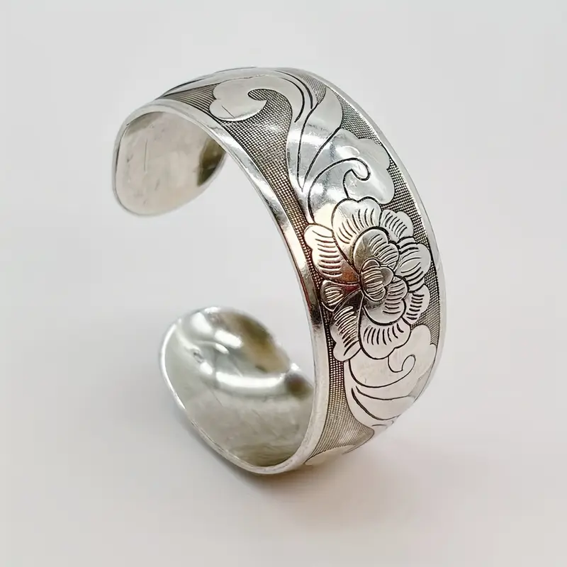 Vintage-Style Open Band Bracelet with Nature Motif