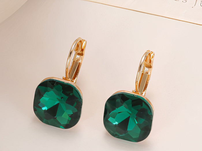 Vintage kubusoorbellen met groene steen
