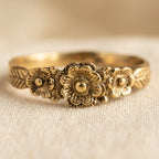 Justerbar ring i vintagestil med blomster og blade