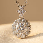Ketting met bloemhanger, halo en moissaniet van 925 sterling zilver