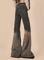 Flared jeans met vintage wassing en een beenverlengende lijn