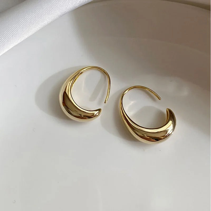 Vintage-Style Gold-Tone Shiny Crescent Moon Earrings